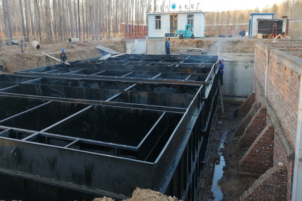 地埋式一體化生活污水處理設備為何要避免接觸硬質材料？